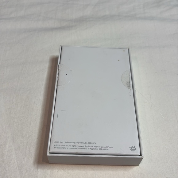 Apple White iPhone Box Minimalist Design - Picture 3 of 4